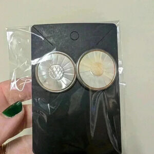 Vintage 80s mother of pearl  earrings